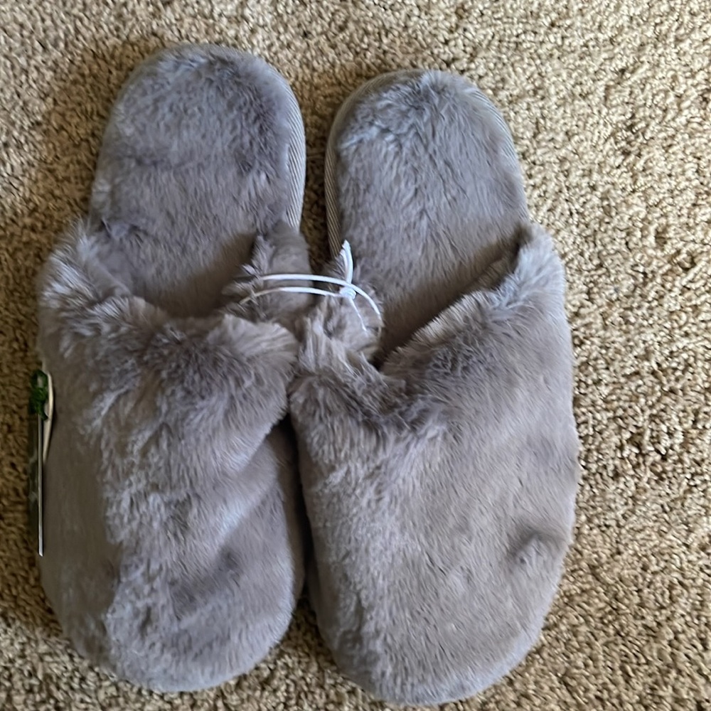 Soft Surroundings gray fur slippers. Size large, length 11 inches. NWT